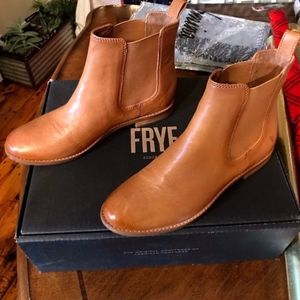 Frye Leather Anna Chelsea Boots size 8 (MSRP $328)